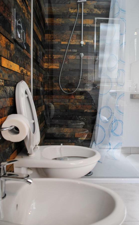 Underground 22 Hotel Полиняно а Маре Екстериор снимка